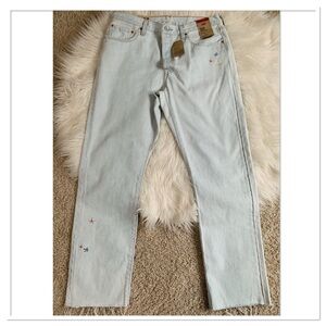 NWT Levi's 501 Light Wash Embroidered Jeans Blue Size 32